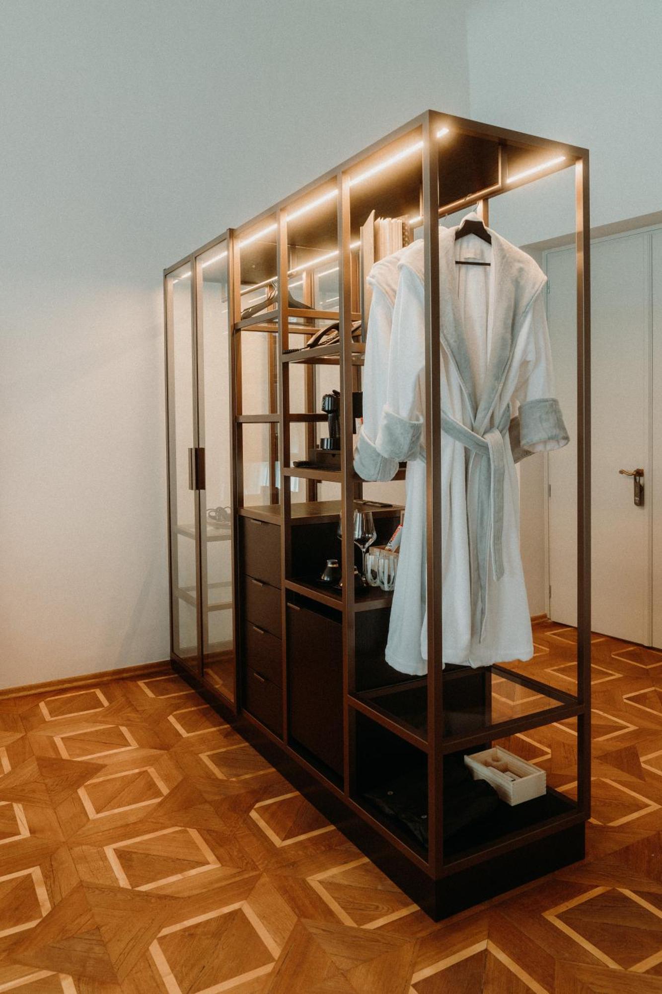 Meta Suites Historic City Living Болзано Екстериор снимка